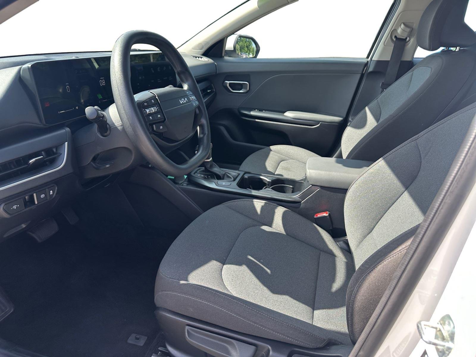 Used 2025 Snow White Pearl Kia LXS image 10