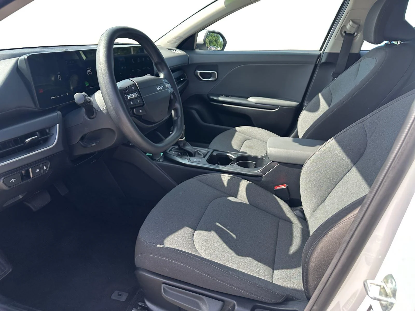 2025 Kia K4 LXS - Photo 10