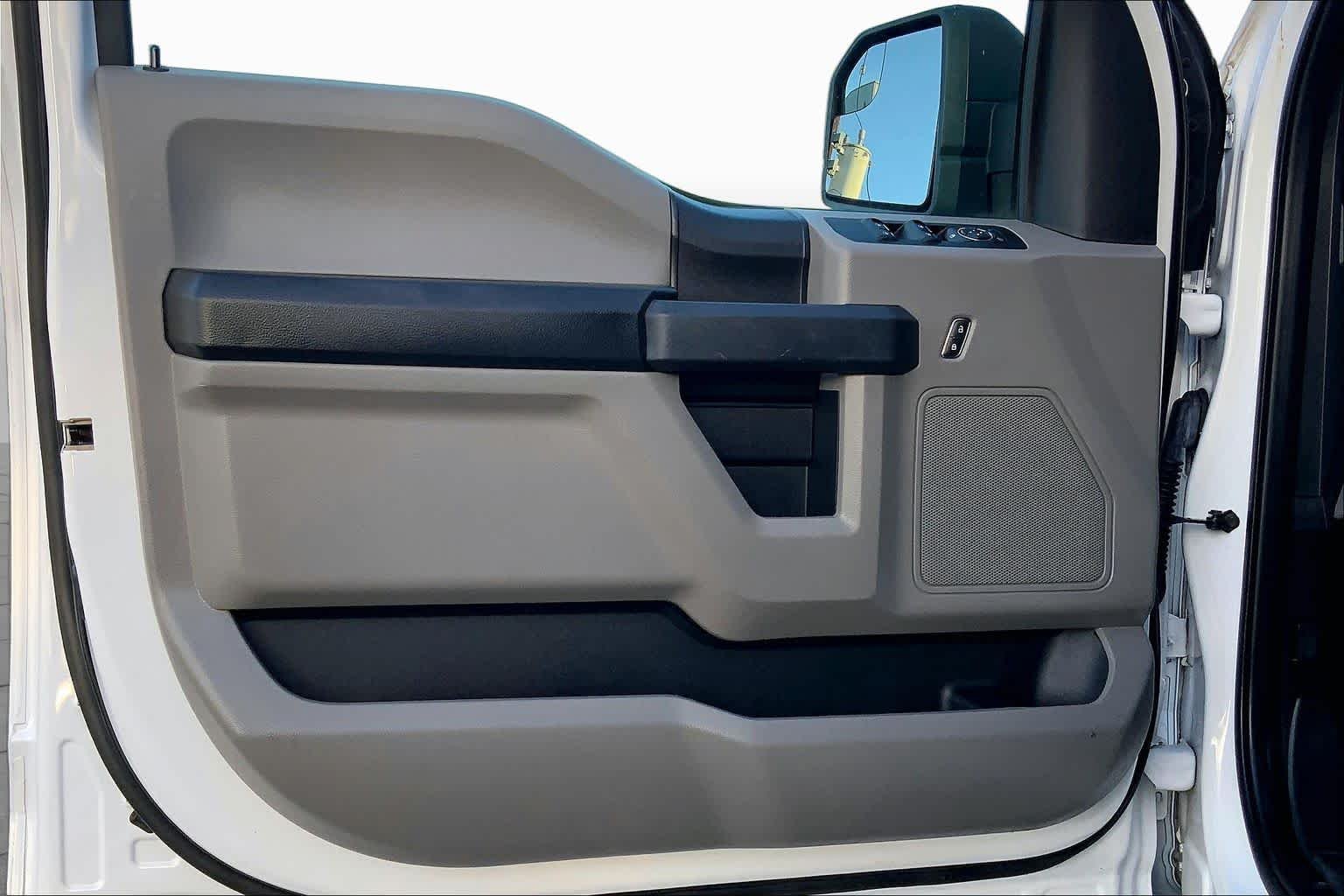 Used 2019 Oxford White Ford XL image 22