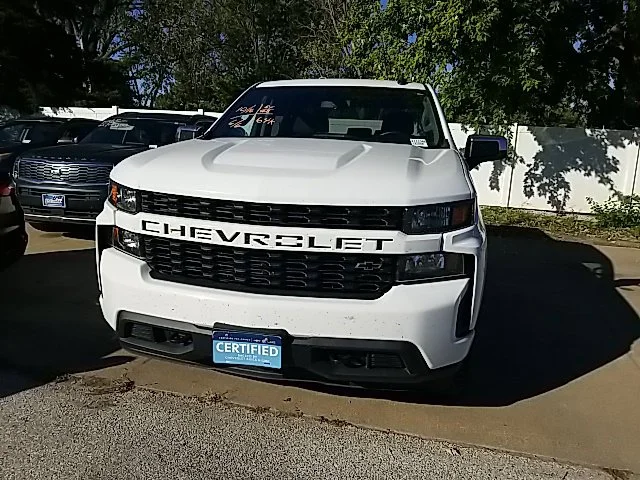 Used 2020 White Chevrolet Custom image 10
