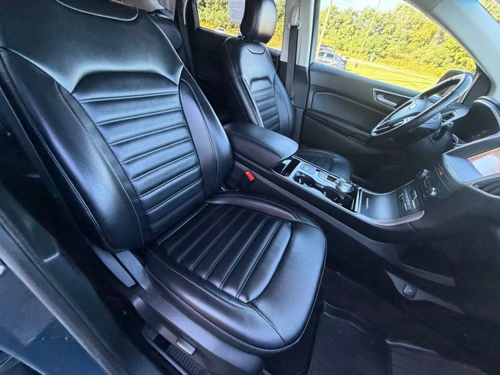Used 2019 Green Ford SEL image 37