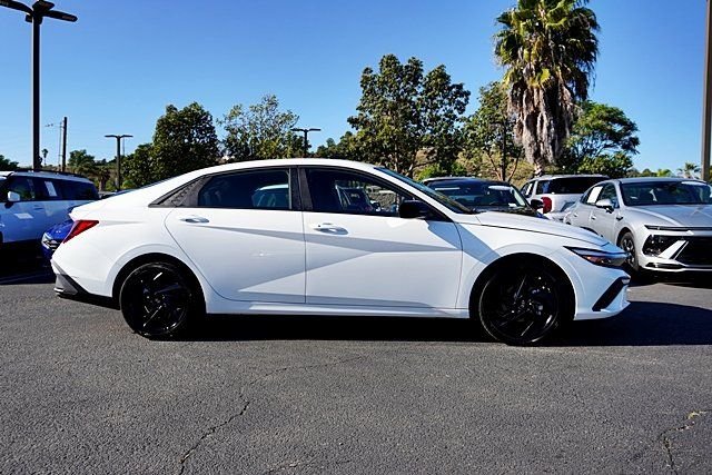 Used 2026 White Hyundai SEL Sport image 6