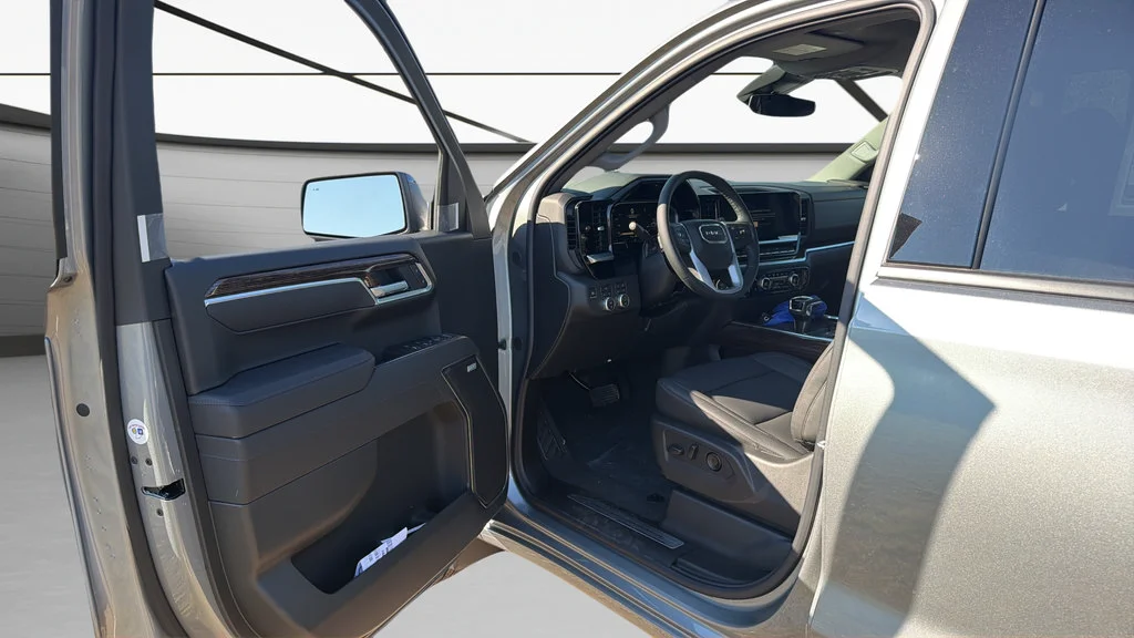 New 2026 Sterling Metallic GMC Elevation image 12
