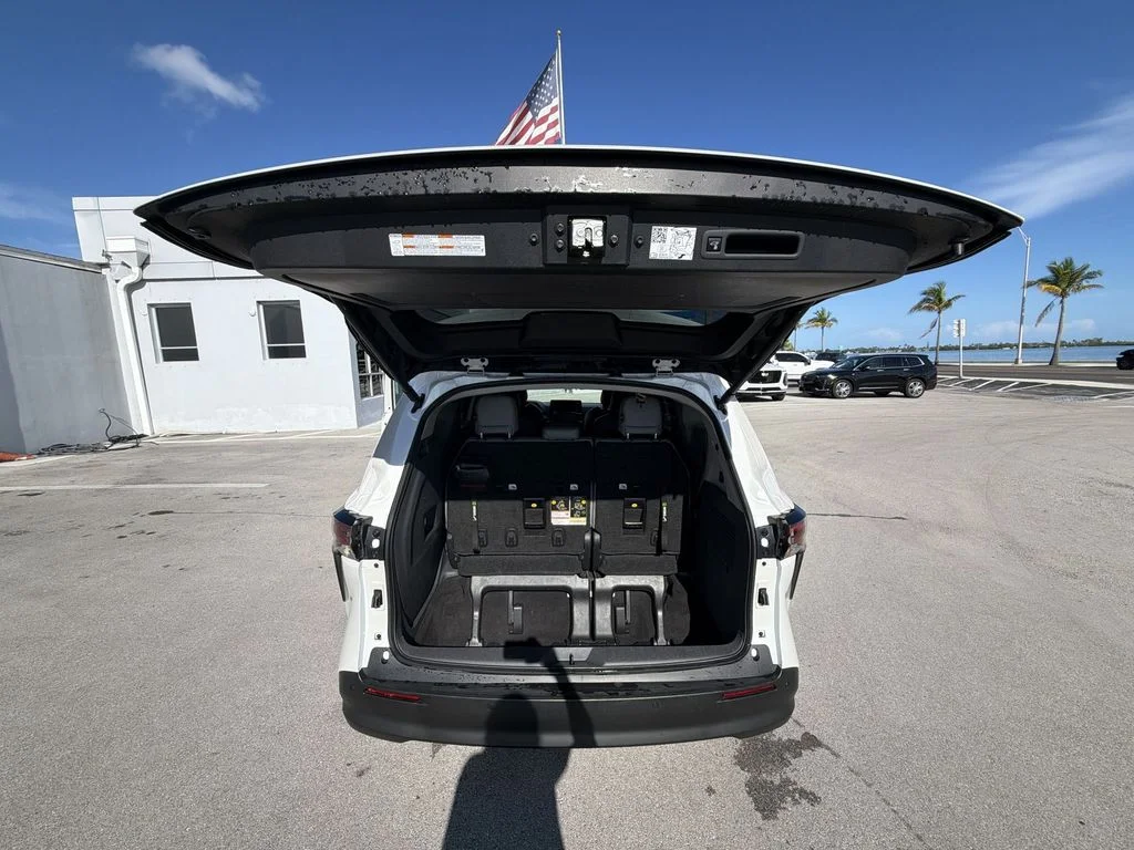 Used 2023 Beige Toyota XLE image 33