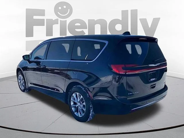 New 2026 Diamond Black Crystal Pearl-Coat Exterior Paint Chrysler Select image 7