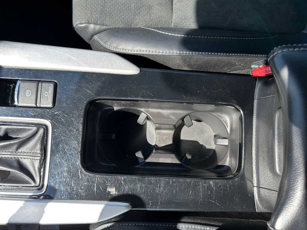 Used 2024 Silver Mitsubishi SE image 23