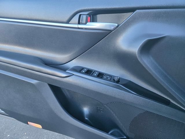 Used 2018 Silver Toyota SE image 17