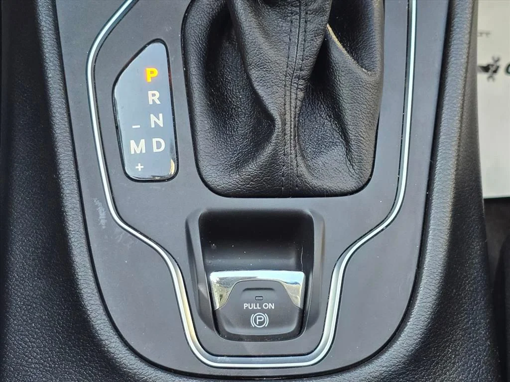 Used 2022 Gray Jeep Latitude Lux image 18