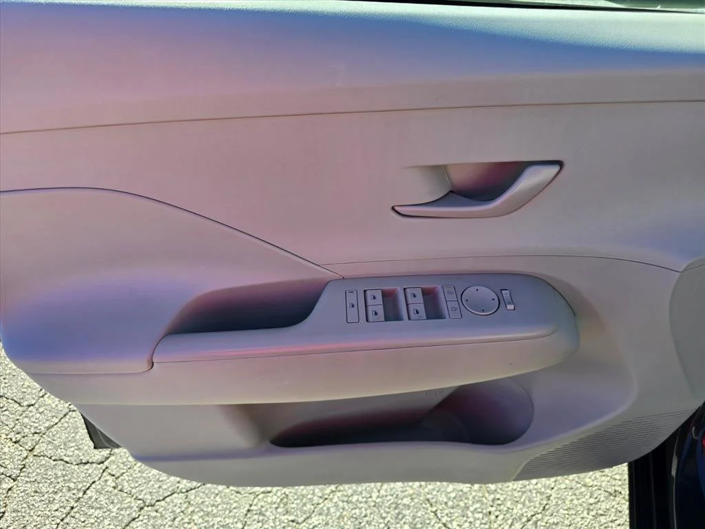 Used 2025 Gray Hyundai SEL image 9
