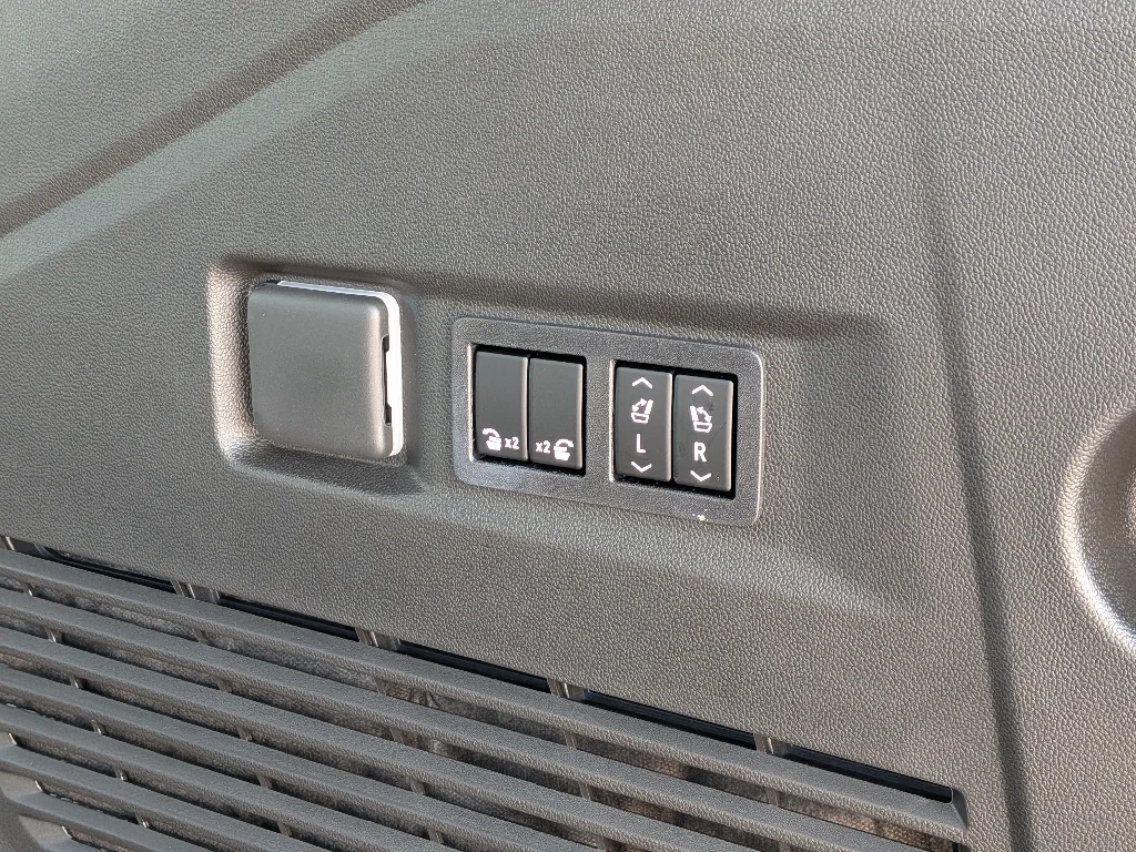 New 2026 Polar White Tricoat Chevrolet BLACK WIDOW image 26