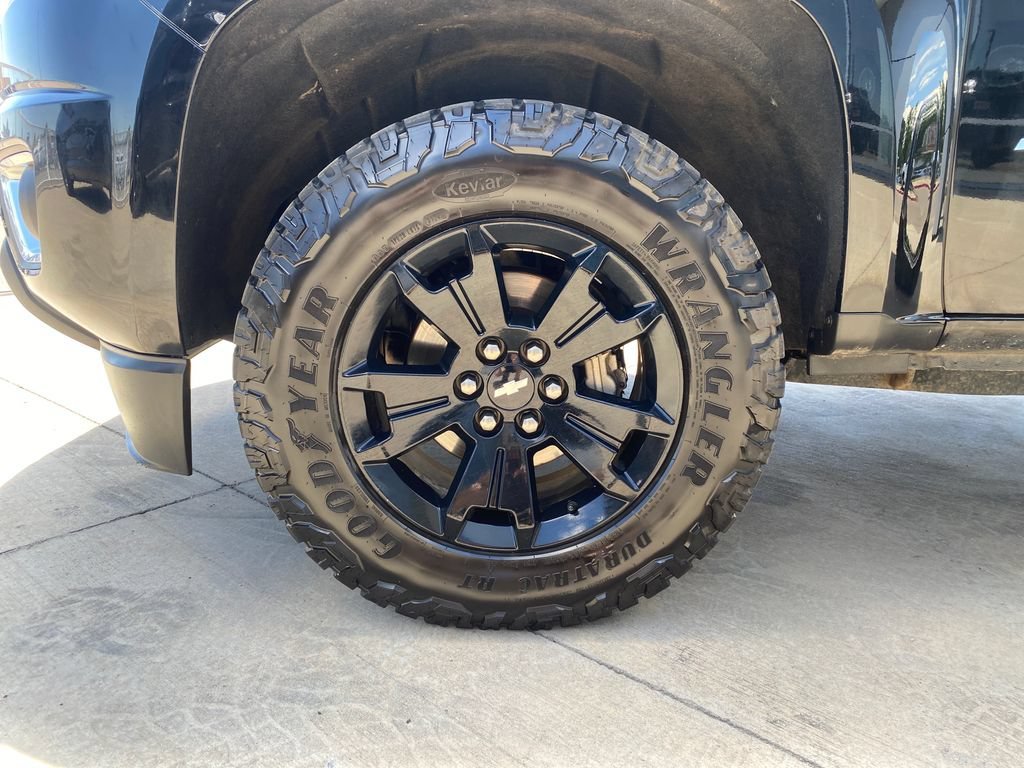 Used 2018 BLACK Chevrolet 4WD Z71 image 26