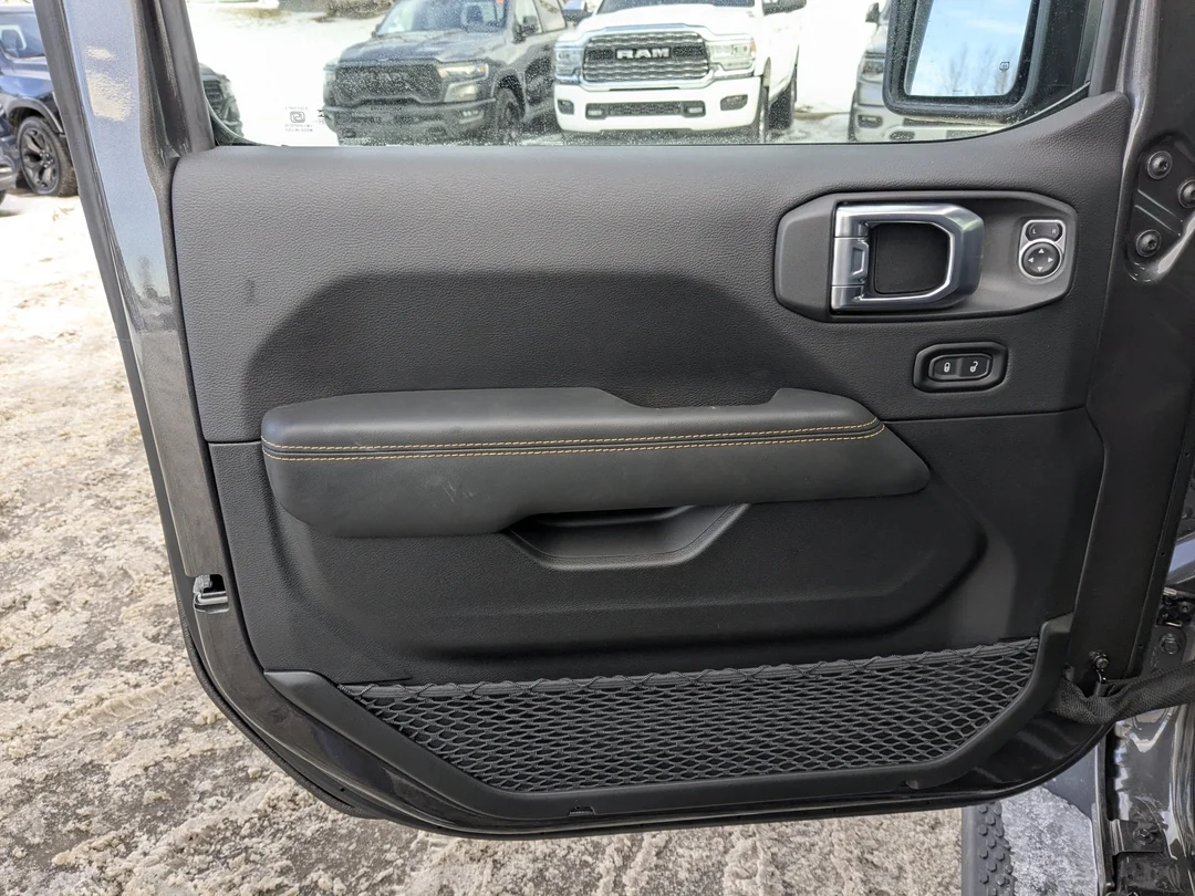 New 2026 Grey Jeep Sahara - - 4x4 - McKinley Leather - Body-Color Top - Alpine Audio - Remote Start & More! image 12