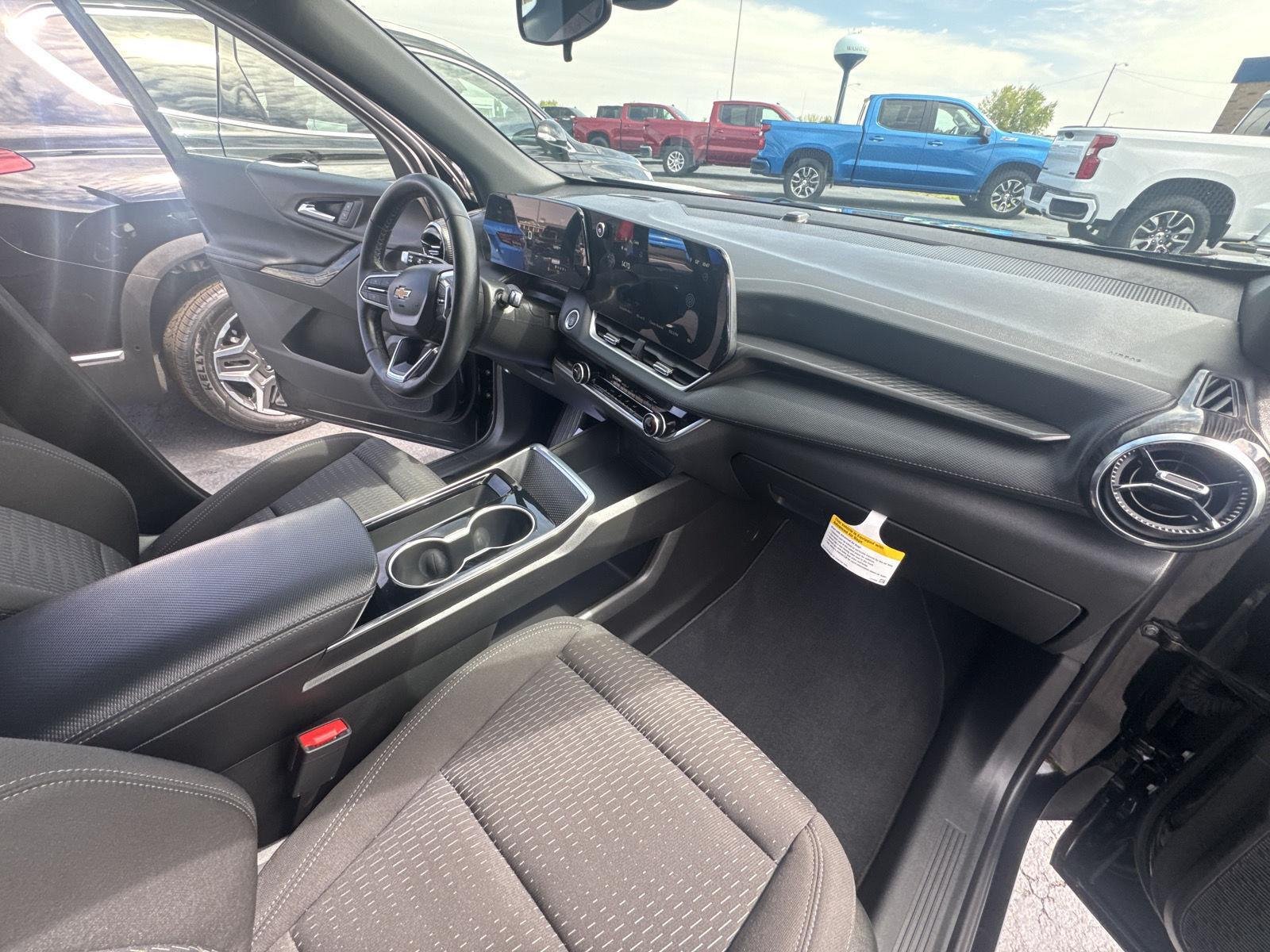 Used 2025 Mosaic Black Metallic Chevrolet LT image 15