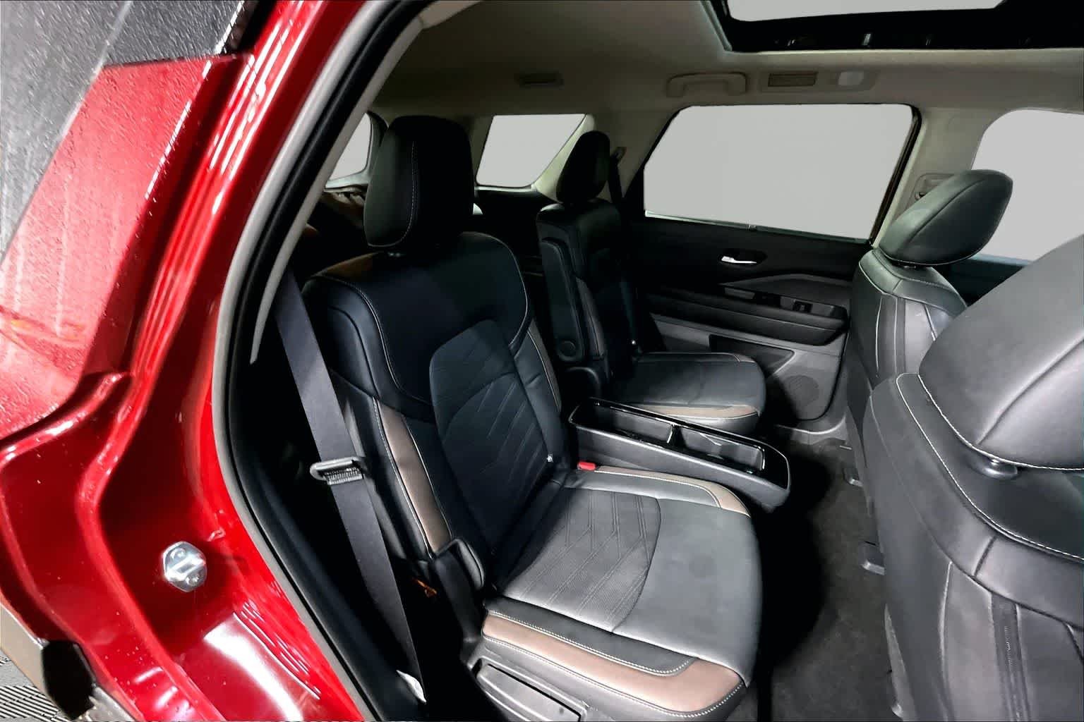 Used 2025 Scarlet Ember Tintcoat Nissan Platinum image 20