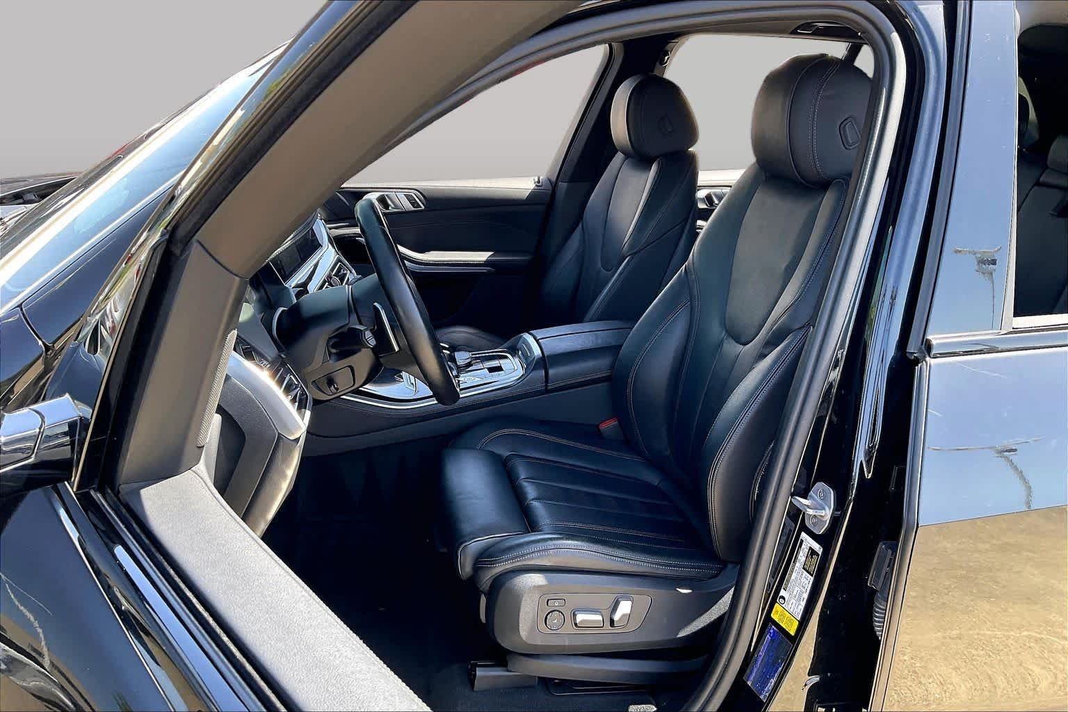 Used 2021 Black Sapphire Metallic BMW sDrive40i image 7