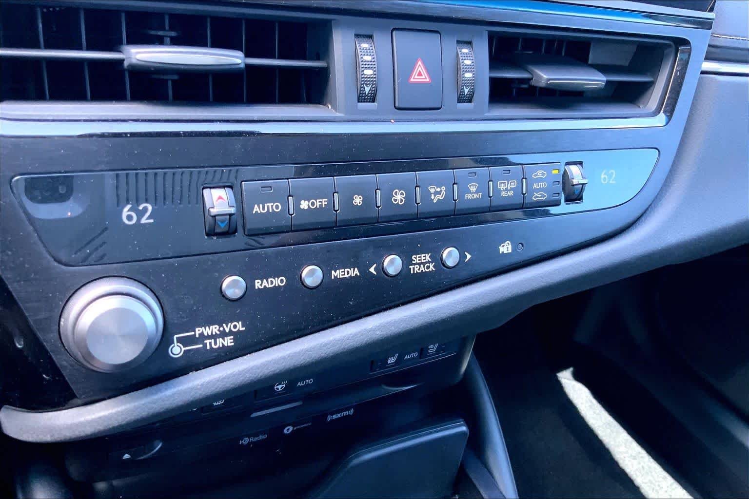 Used 2022 Iridium Lexus  image 31