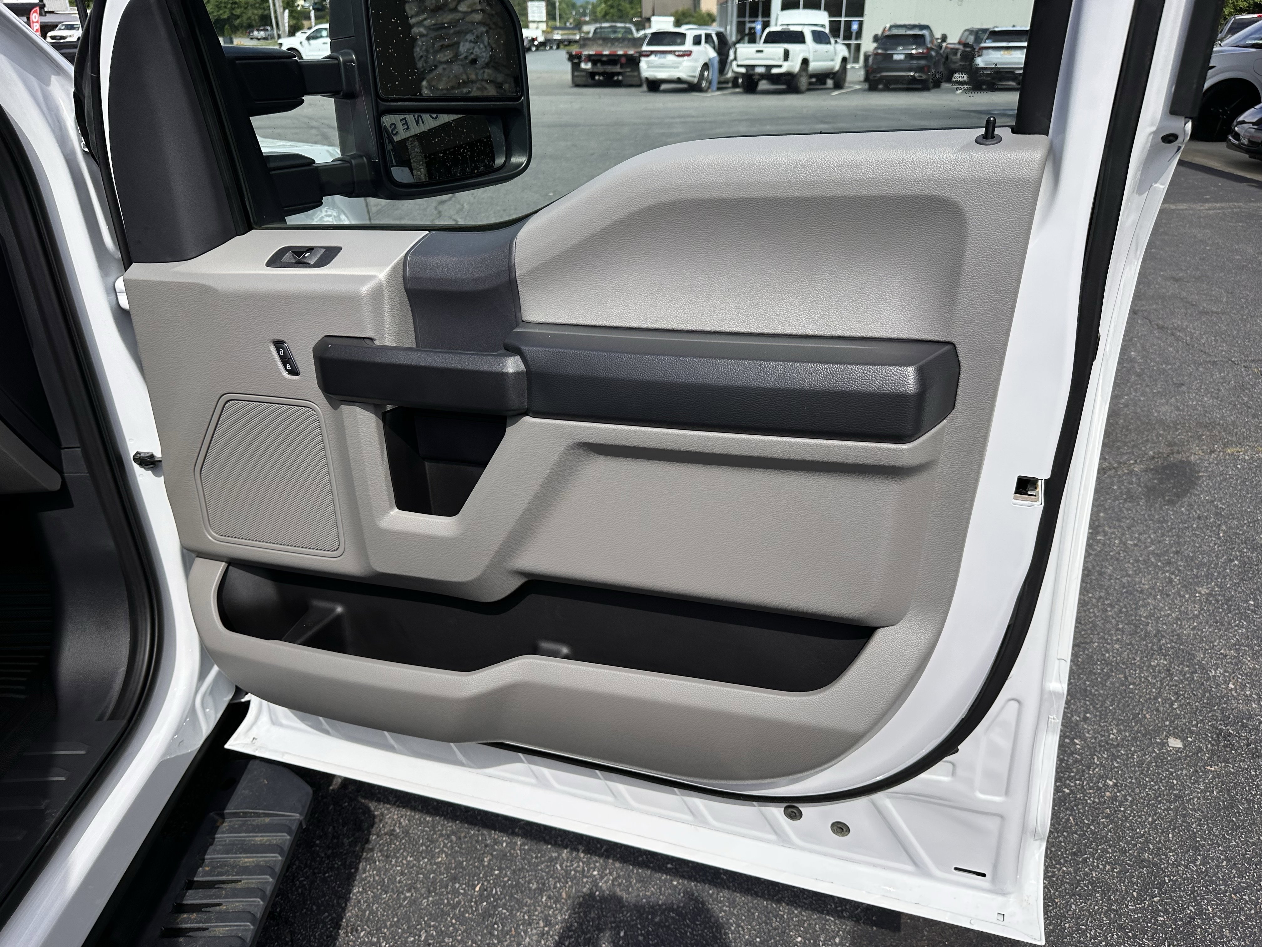 Used 2022 Oxford White Ford XL 9ft Utility Body W/TommyLift image 10