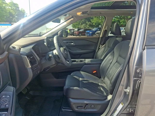 Used 2023 Gray Nissan Platinum image 13