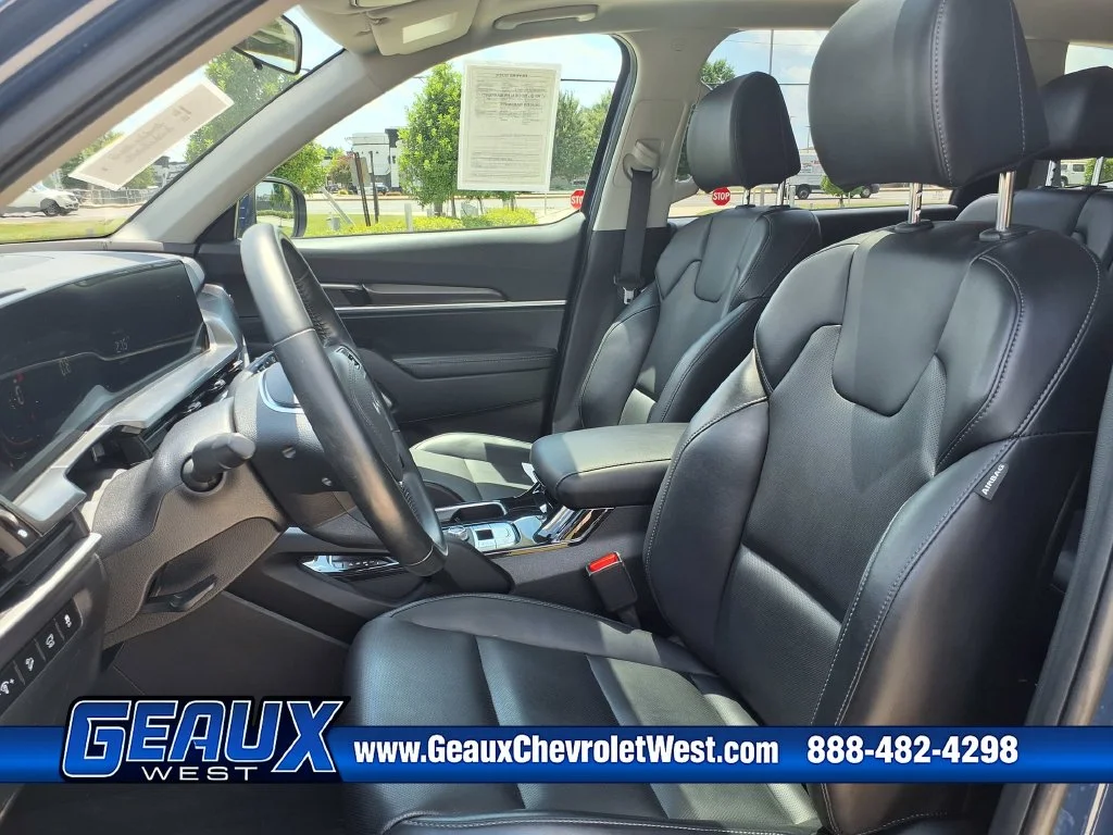 Used 2025 Black Kia S image 15