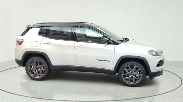 New 2026 Silver Zynith Metallic Clear-Coat Exterior Paint Jeep Limited image 15