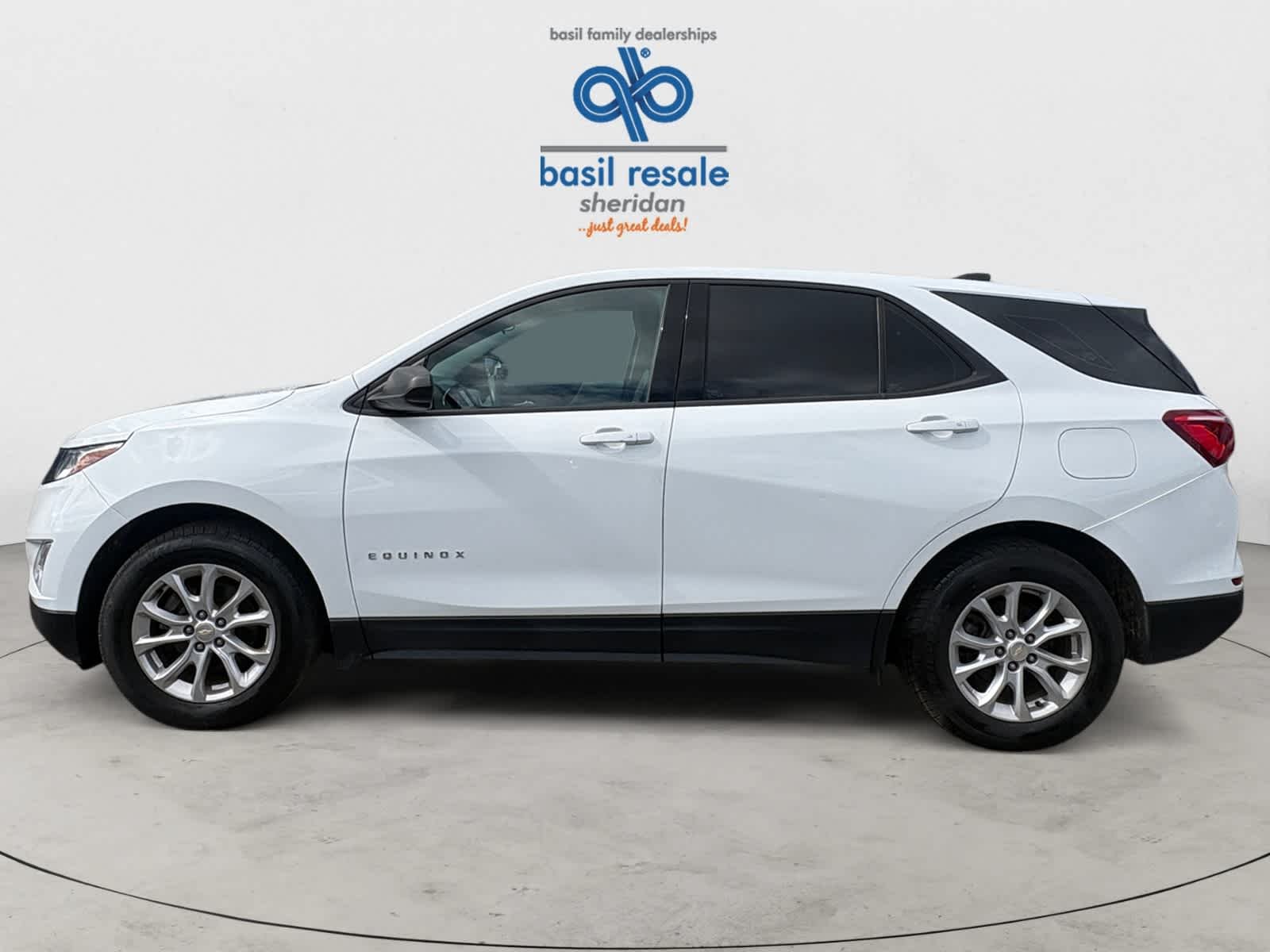 Used 2019 Summit White Chevrolet LS image 3