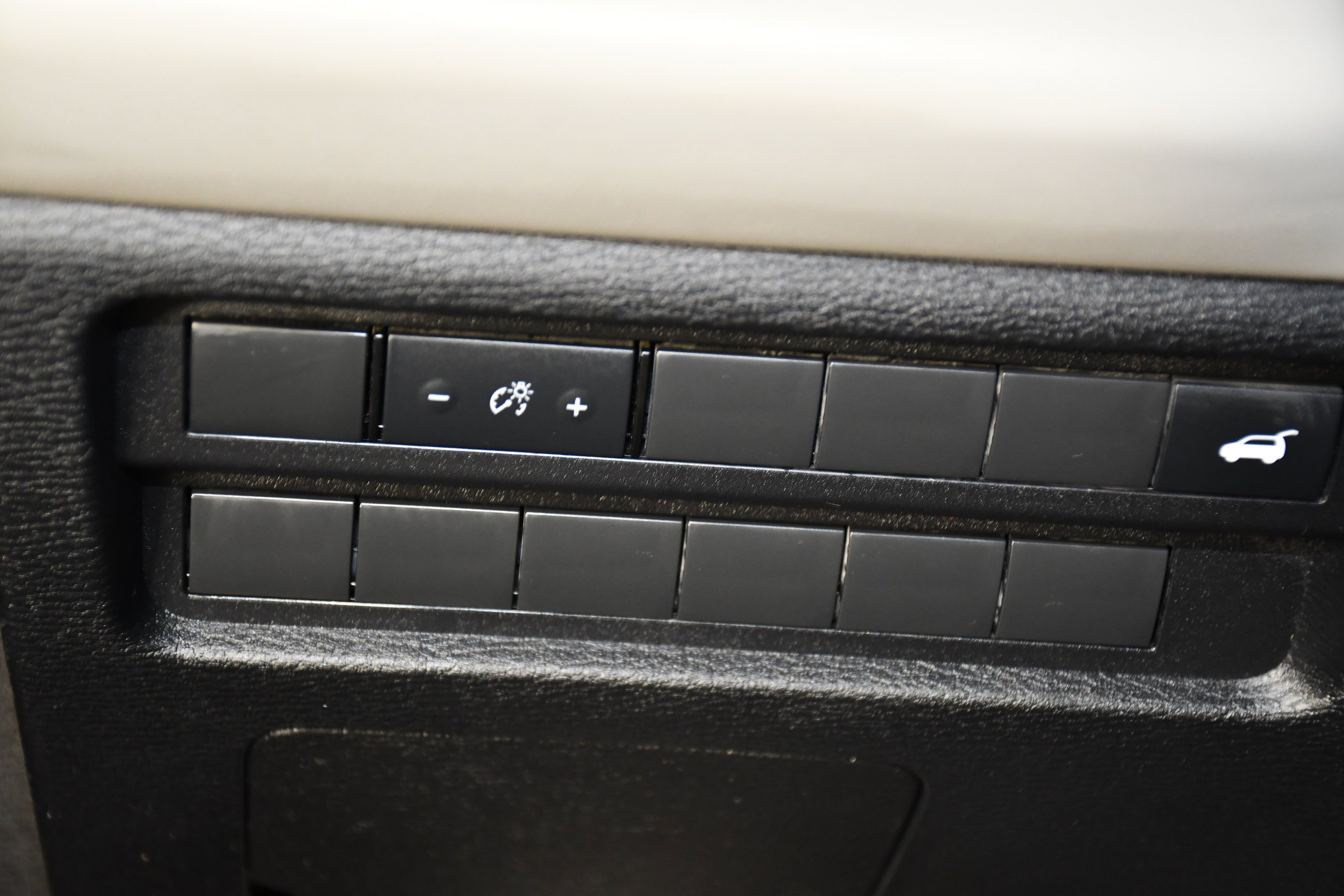 Certified Used 2025 Gray Mitsubishi SEL image 36