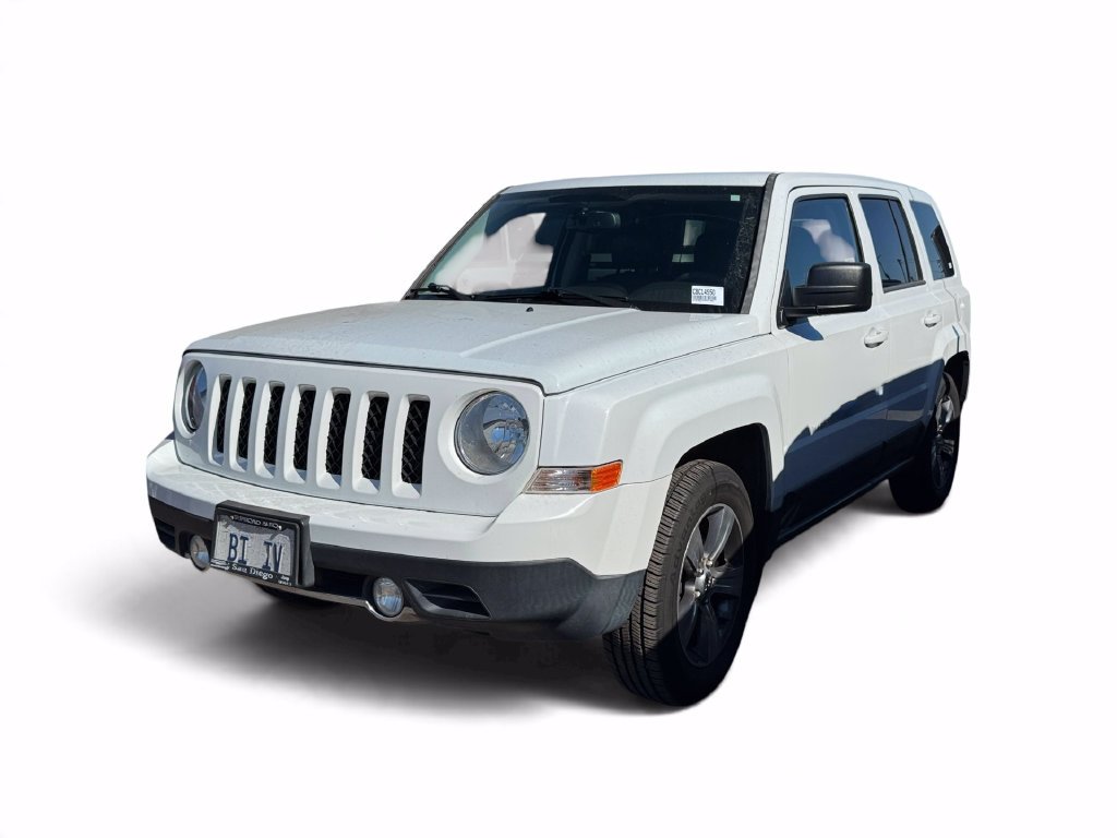 Used 2016 Bright White Clearcoat Jeep Latitude image 3