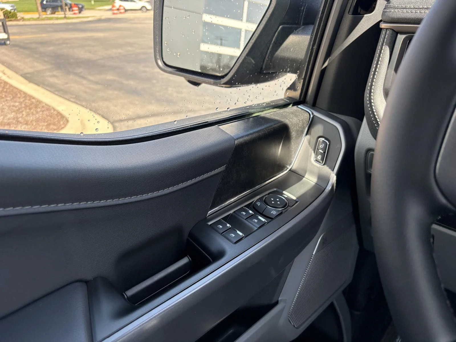 2025 Ford F-150 Lightning Flash - Photo 17