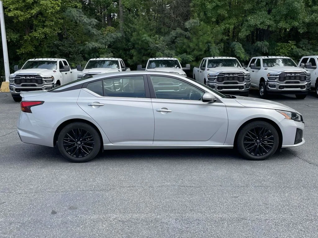 Used 2025 Silver Nissan 2.5 SV image 9