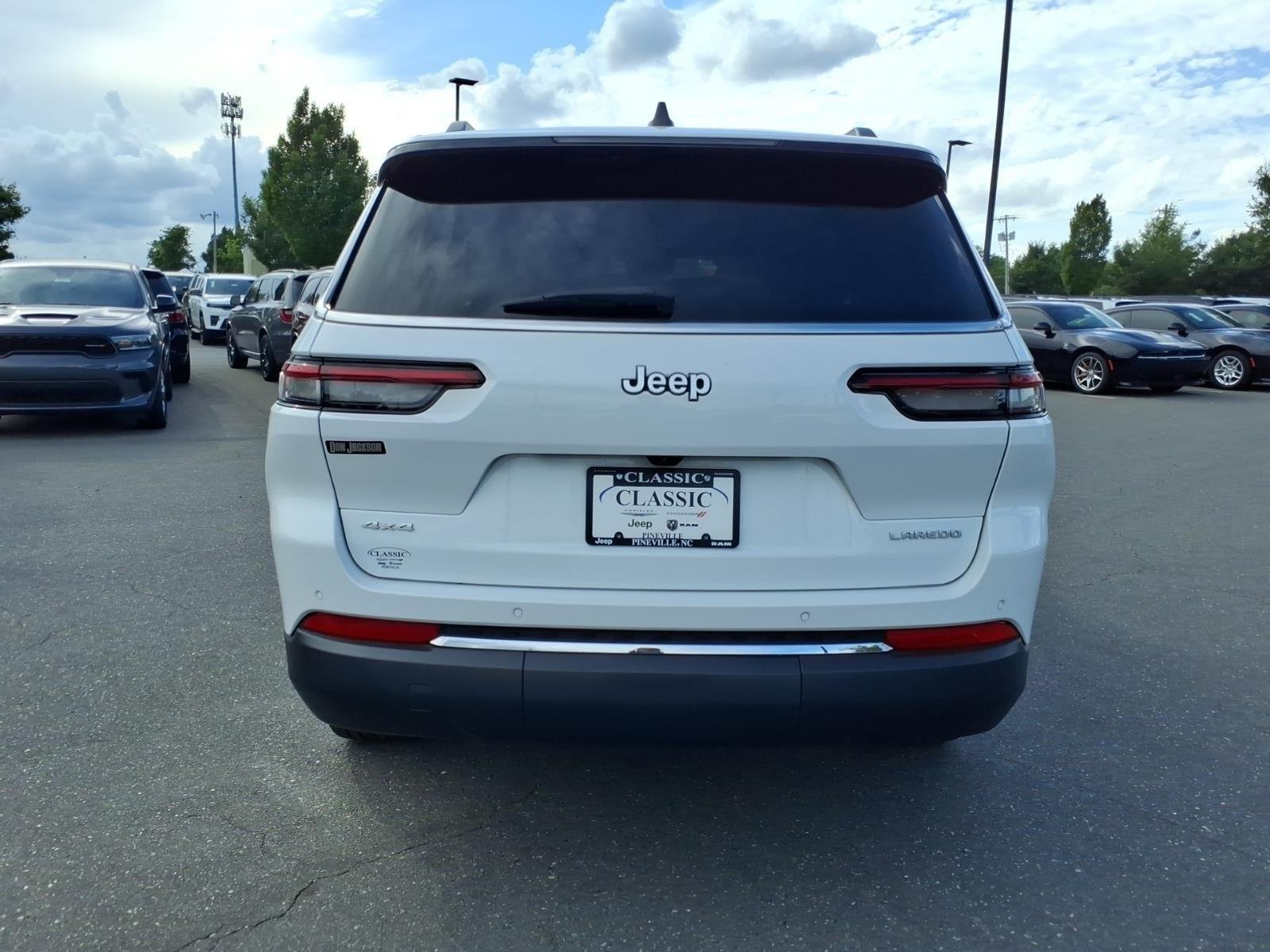 Used 2024 Bright White Clearcoat Jeep Laredo X image 15