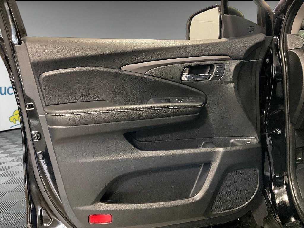 Used 2025 Black Honda RTL image 9