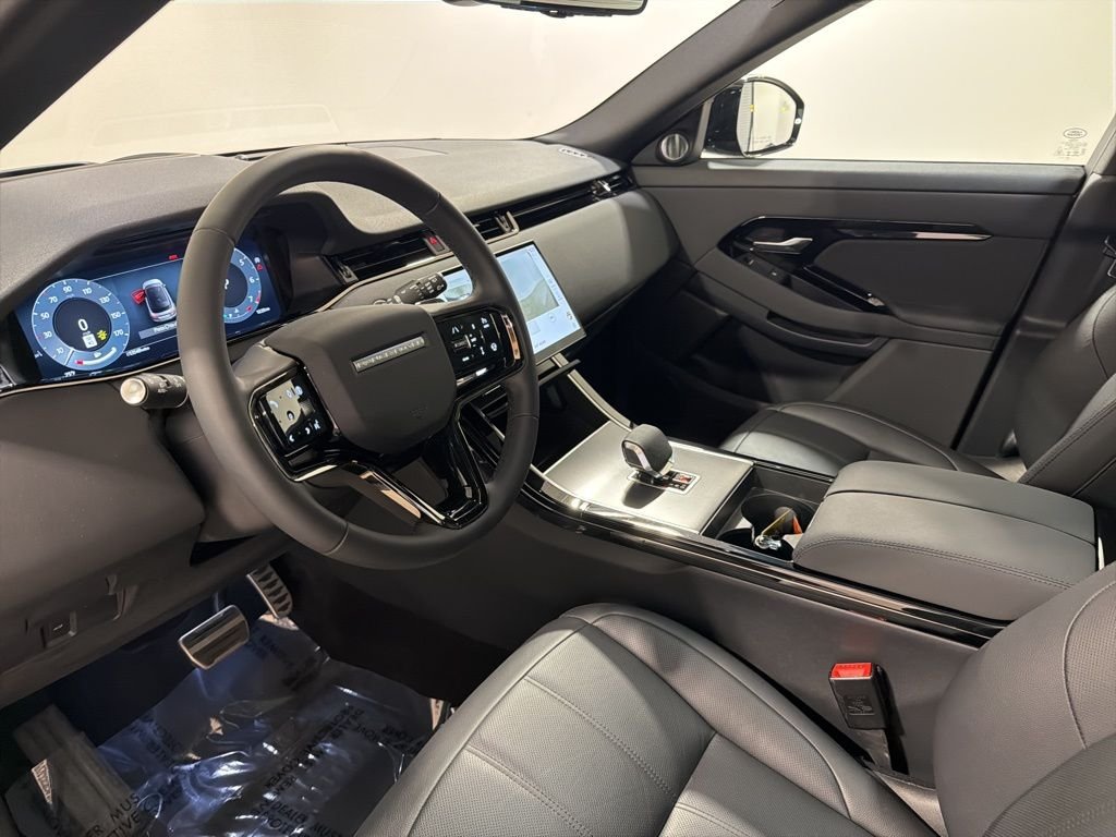 Certified Used 2025 Santorini Black Metallic Land Rover Dynamic image 10