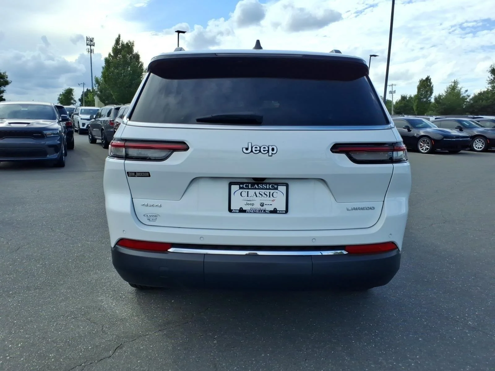 Used 2024 Bright White Clearcoat Jeep Laredo X image 15