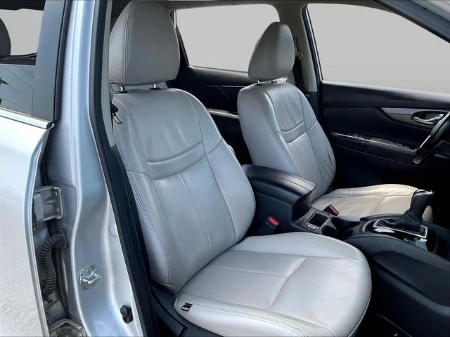 Used 2020 Silver Nissan SV image 29