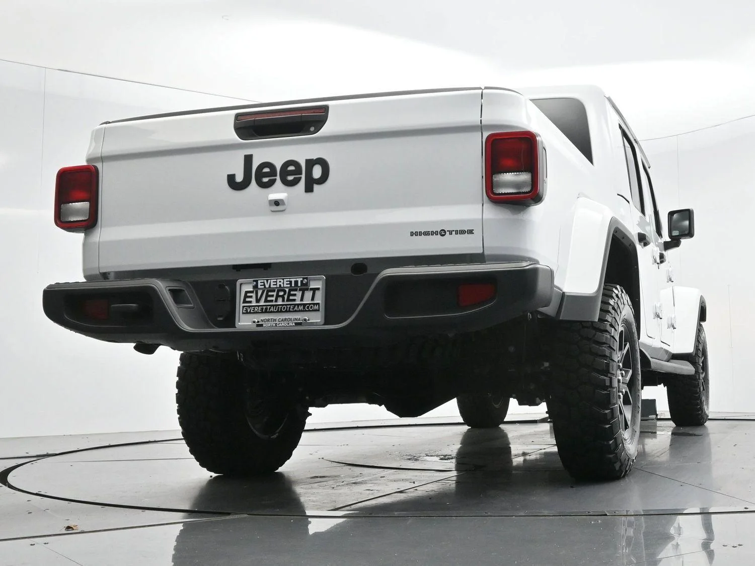 Used 2025 White Jeep High Tide image 43