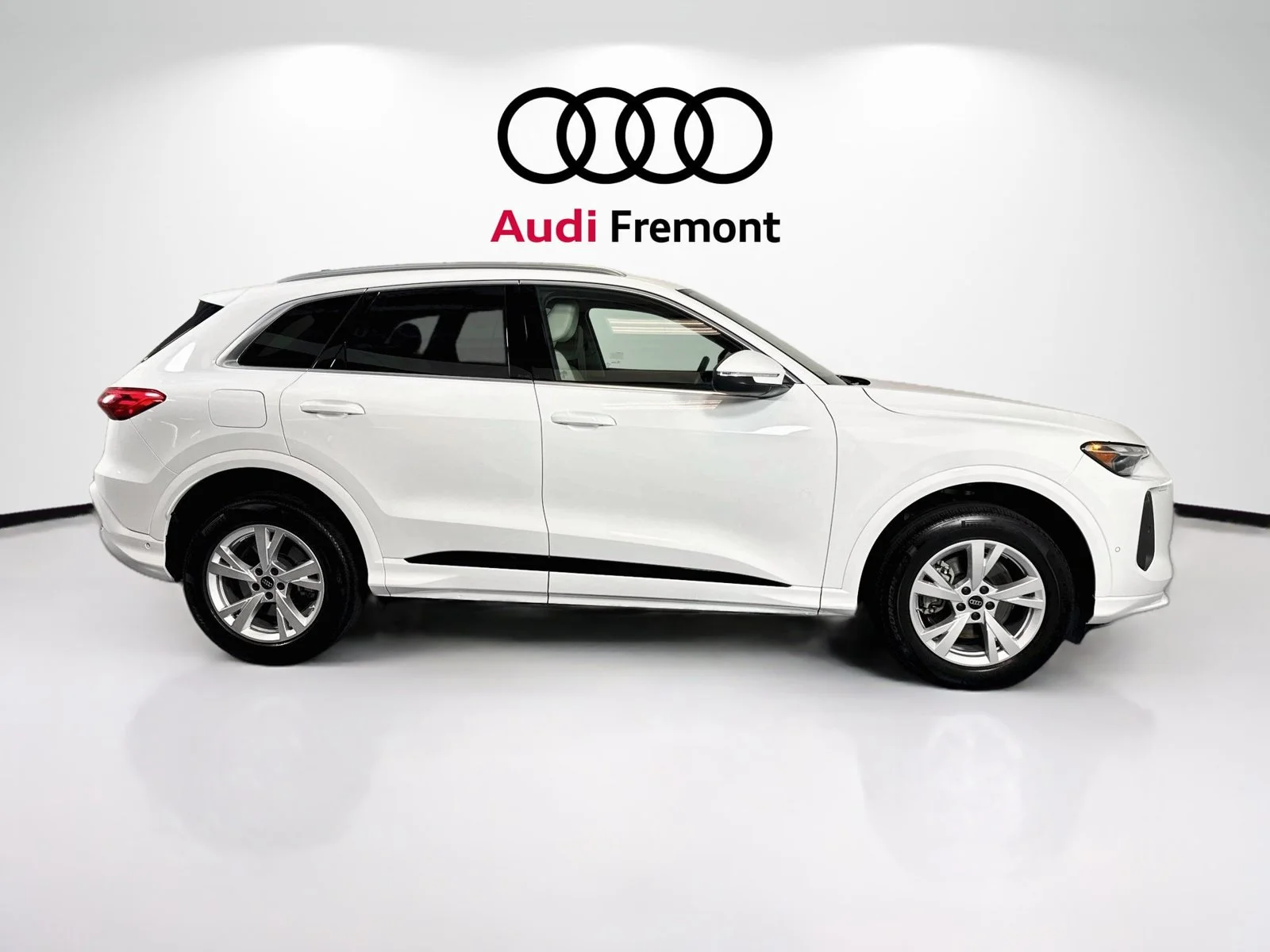 Used 2025 Arkona White Audi Premium image 4
