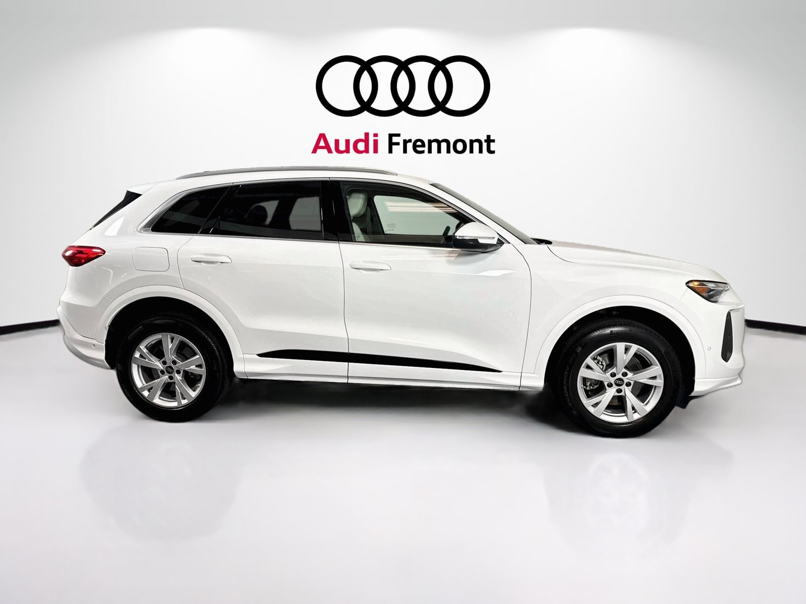 Used 2025 Arkona White Audi Premium image 4