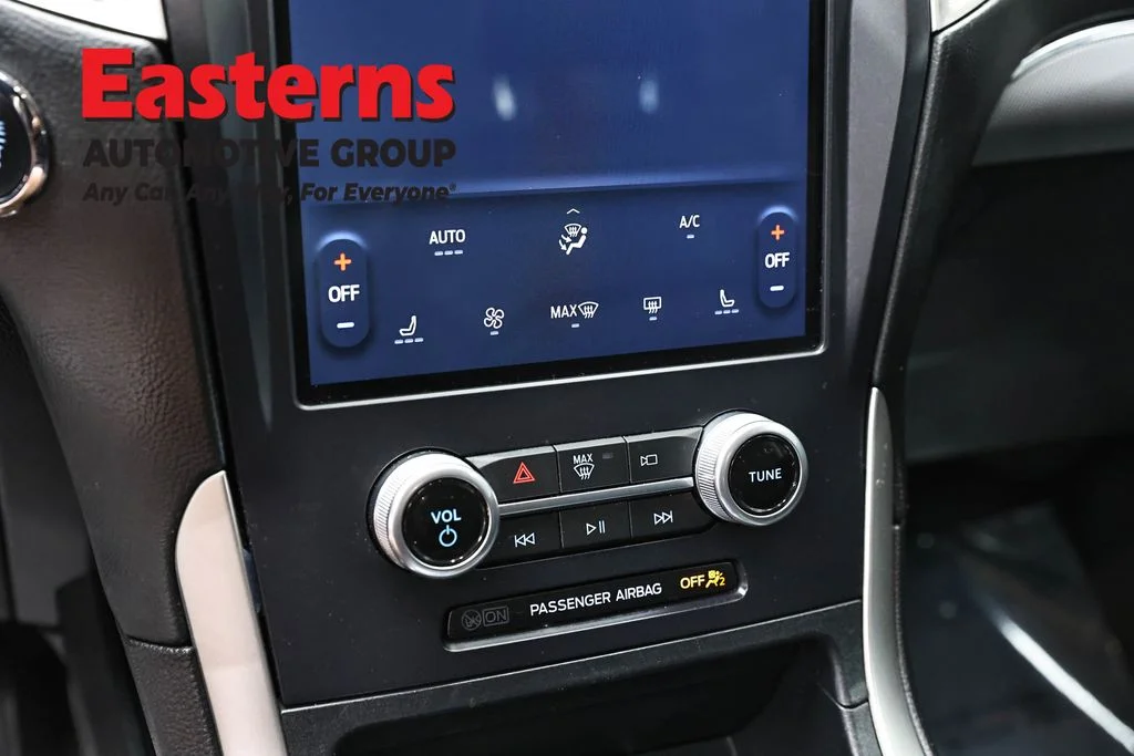 Used 2021 Blue Ford SEL image 19