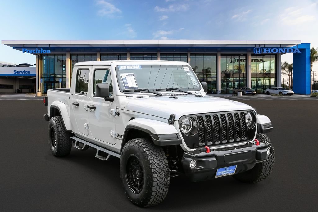 2022 Jeep Gladiator Overland's photo