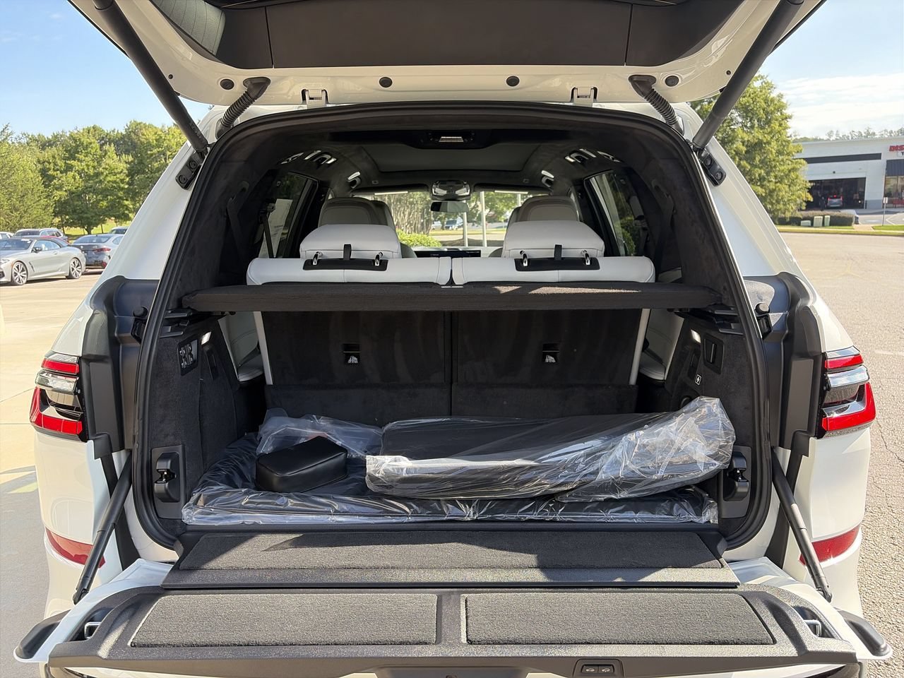 New 2027 Alpine White BMW xDrive40i image 36