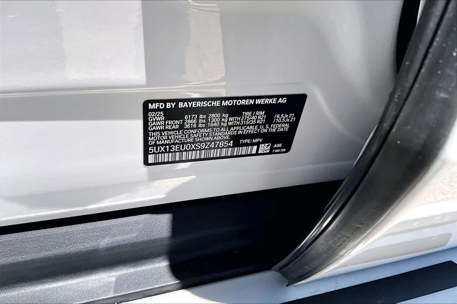 Used 2025 Mineral White Metallic BMW sDrive40i image 36