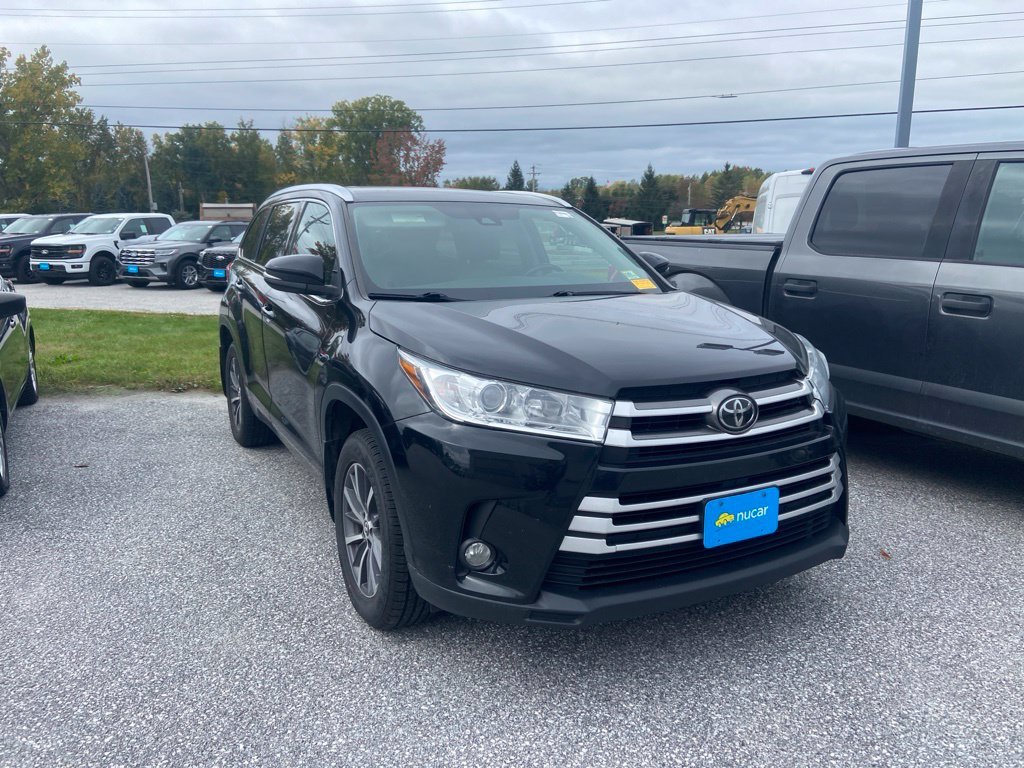 Used 2017 Midnight Black Metallic Toyota XLE image 1