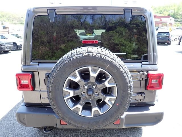 New 2026 Granite Crystal Metallic Clear-Coat Exterior Paint Jeep Sahara image 4