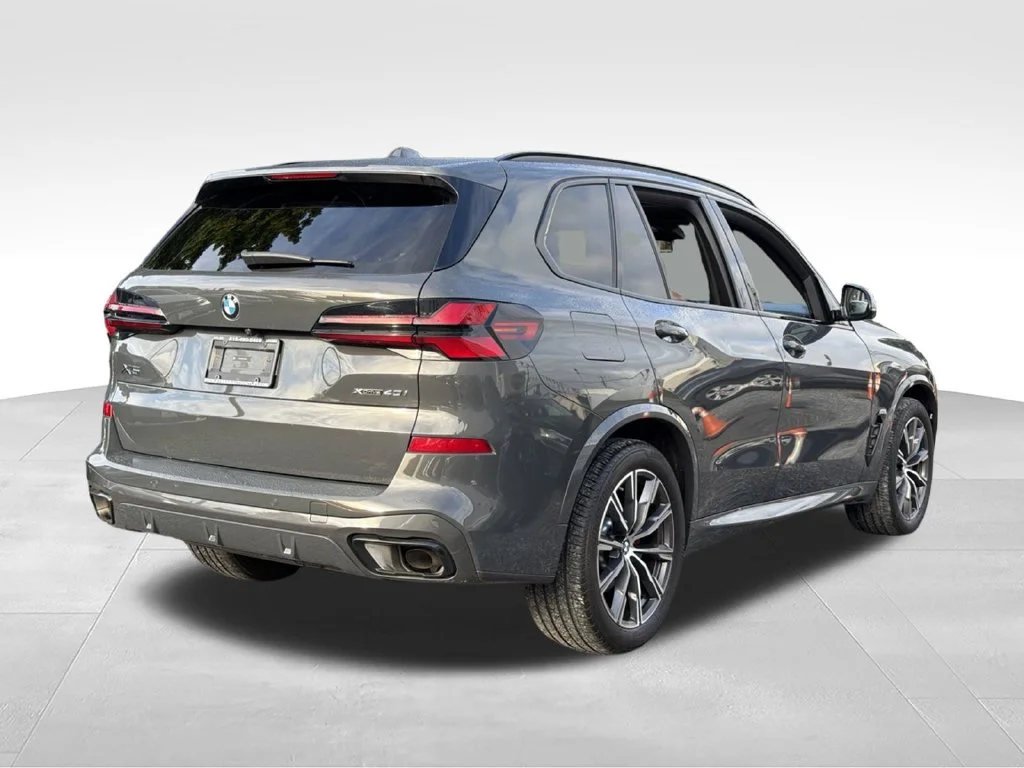 Used 2025 Gray BMW xDrive40i image 10