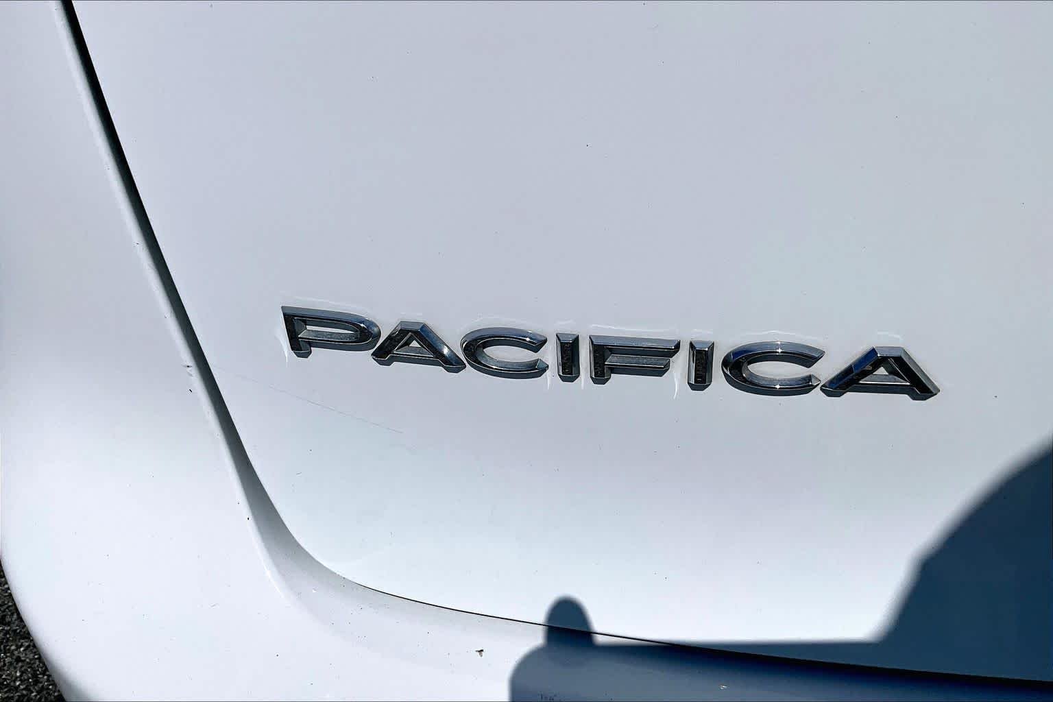 Used 2023 Bright White Clearcoat Chrysler Touring L image 29