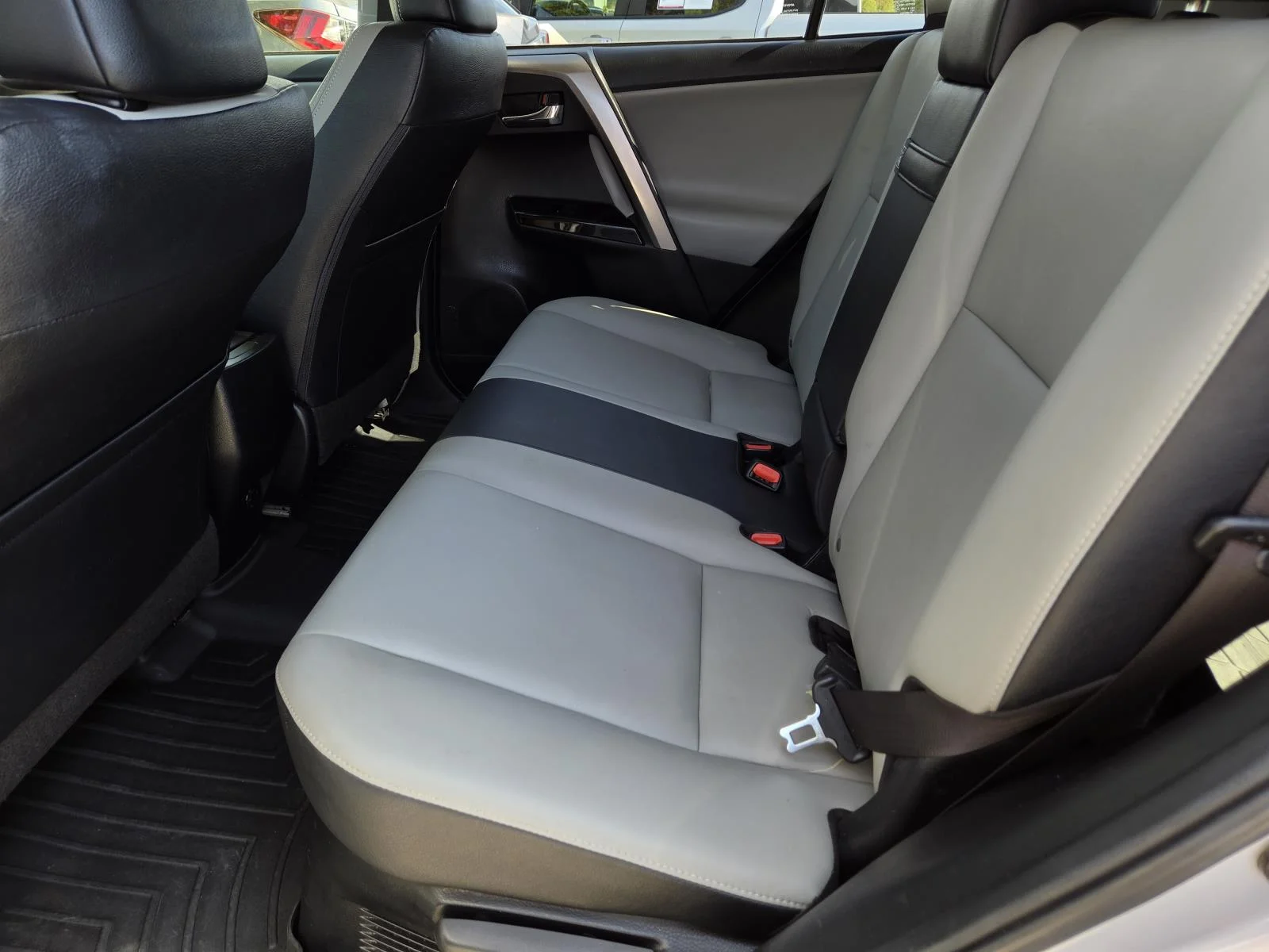 Used 2018 Silver Toyota Hybrid Limited AWD (Natl) image 35