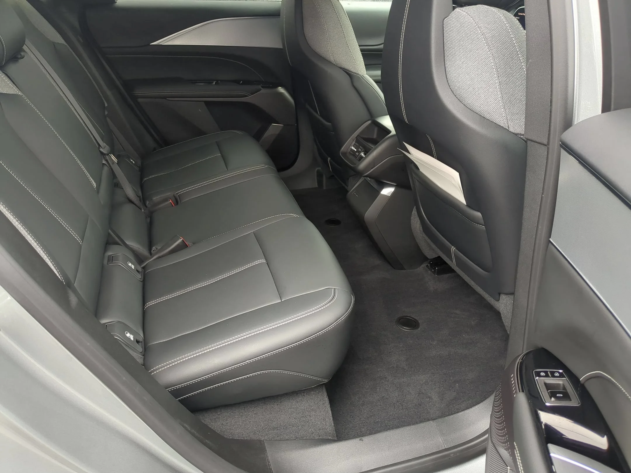 2024 Cadillac LYRIQ Tech - Photo 26