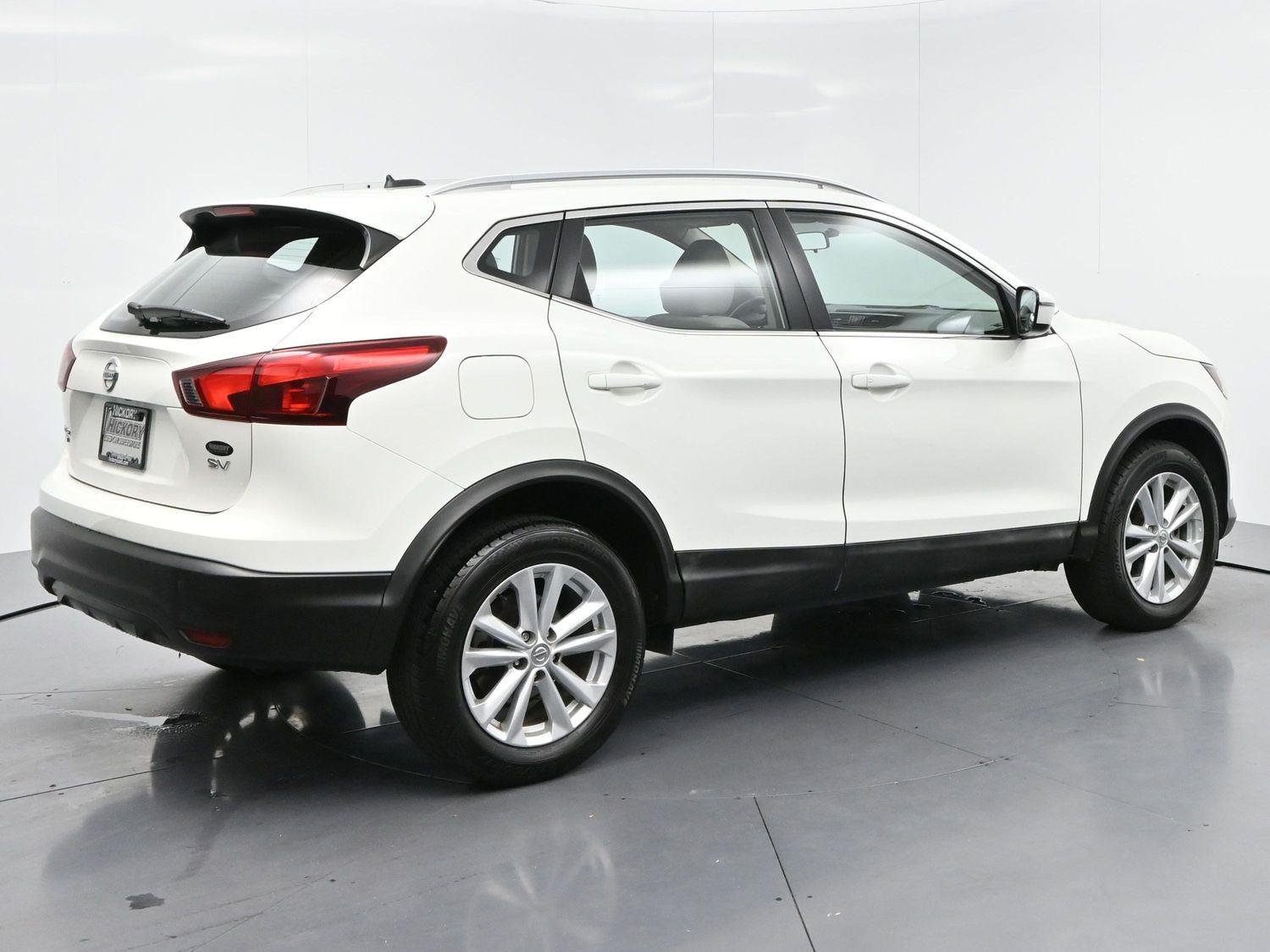 Used 2017 Glacier White Nissan SV image 7