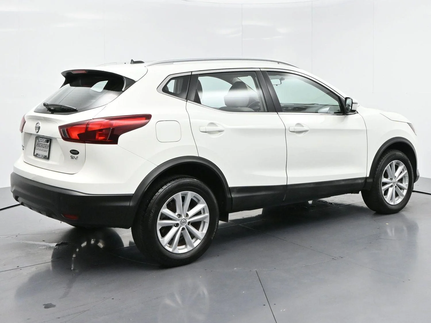 Used 2017 Glacier White Nissan SV image 7