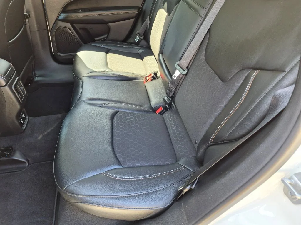 Used 2018 White Jeep Latitude image 22